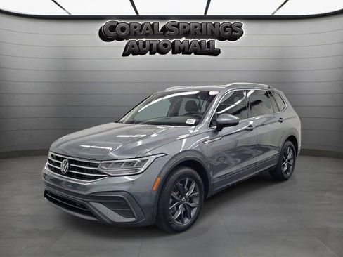 Used 2022 Volkswagen Tiguan SE FWD image 3