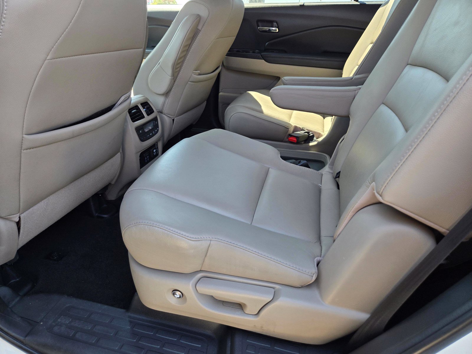 Used 2019 Honda Pilot Touring image 17