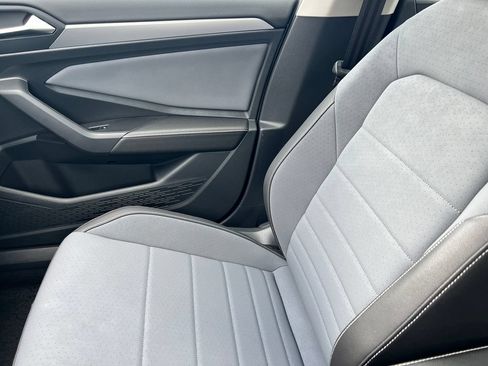 Used 2025 Volkswagen Jetta SE FWD image 26