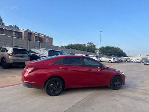 Used 2023 Hyundai Elantra SEL FWD image 19