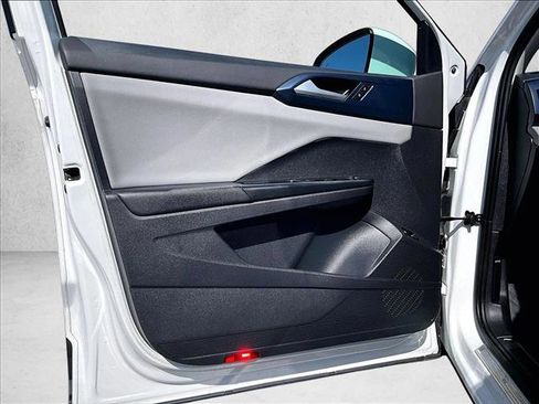 Used 2022 Volkswagen Taos SE image 18