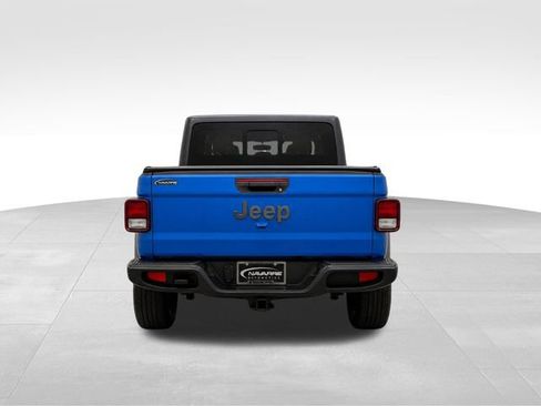 Used 2022 Jeep Gladiator Sport AWD/4WD image 6
