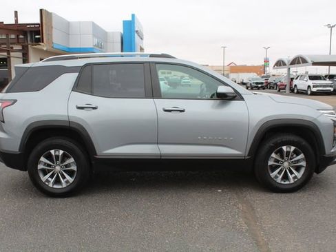 Used 2025 Chevrolet Equinox LT w/ Convenience Package II FWD image 2