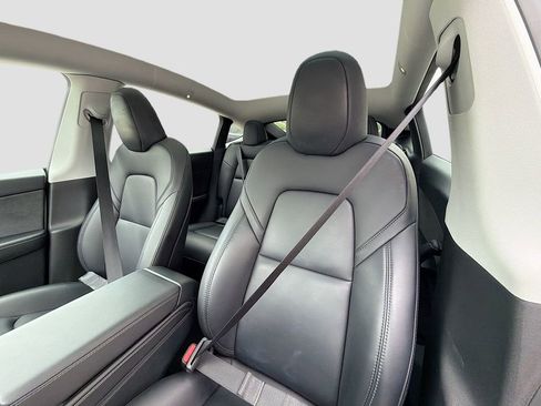 Used 2023 Tesla Model Y Long Range image 21