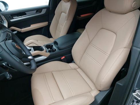 New 2026 Porsche Cayenne Coupe image 5