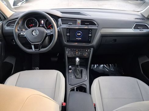 Used 2020 Volkswagen Tiguan SE FWD image 9