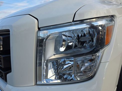 Used 2022 Nissan Titan SV image 42