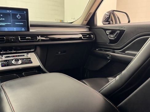 Used 2024 Lincoln Aviator AWD image 42