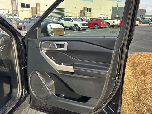 Used 2022 Ford Explorer XLT w/ Equipment Group 202A image 12