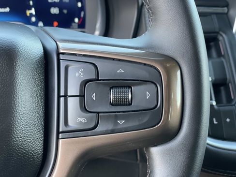 Used 2023 Chevrolet Suburban High Country w/ Premium Package image 9