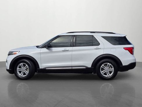 Used 2020 Ford Explorer XLT w/ Equipment Group 202A RWD image 3