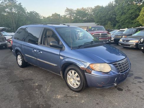 Used 2007 Chrysler Town & Country Touring FWD image 5