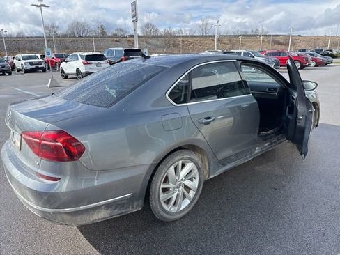 Used 2018 Volkswagen Passat 2.0T SE image 4