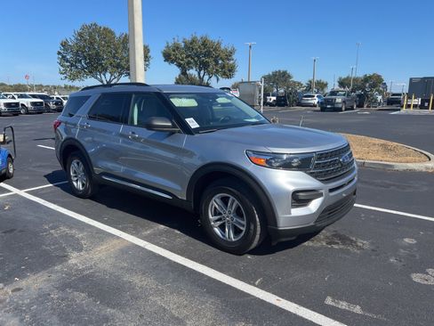 Certified 2023 Ford Explorer XLT image 7