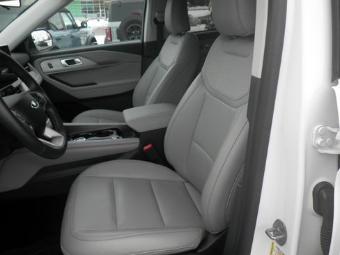 Certified 2025 Ford Explorer Active w/ Active Comfort Package image 13
