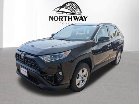 Certified 2021 Toyota RAV4 XLE w/ XLE Grade Weather Package AWD/4WD image 7