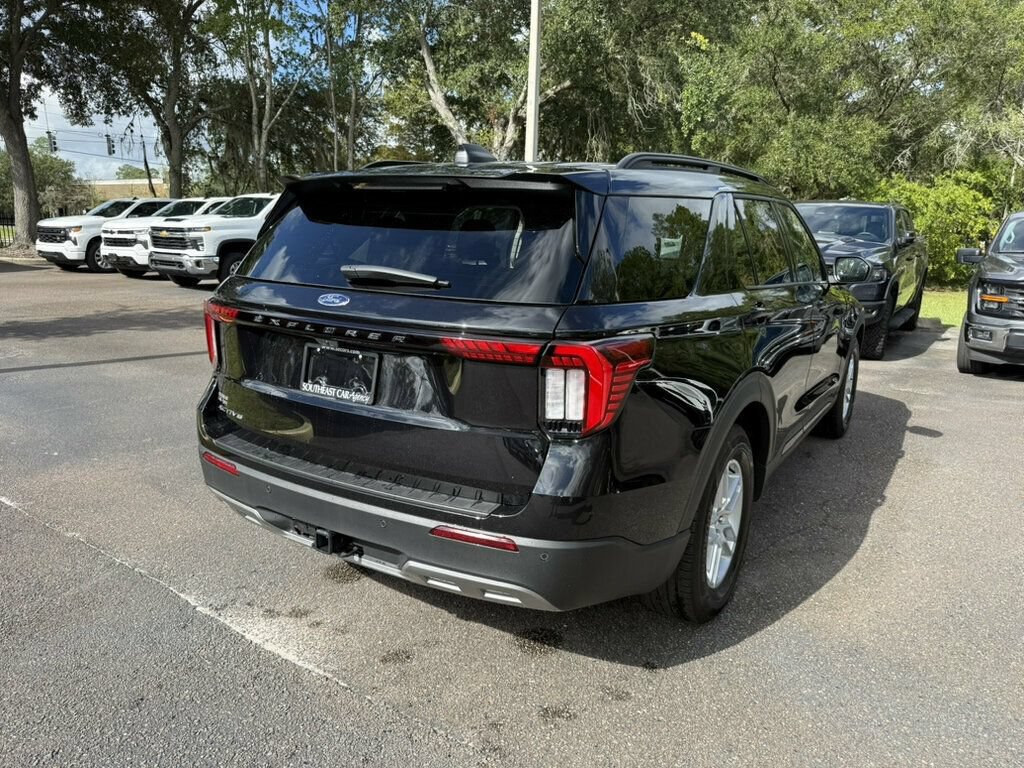 Used 2026 Ford Explorer Active w/ Active Comfort Package RWD image 11