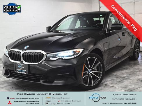 Used 2022 BMW 330e xDrive image 1