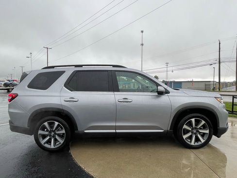 Used 2025 Honda Pilot Elite image 9