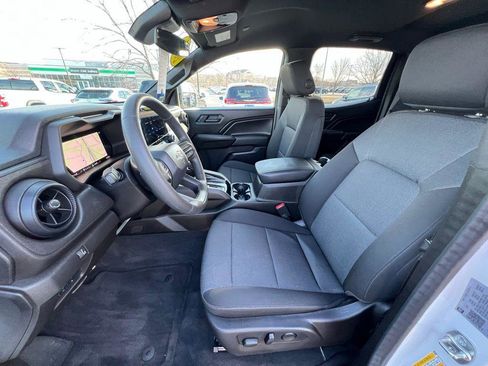 Used 2024 Chevrolet Colorado Trail Boss w/ Technology Package image 18