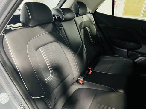 Used 2024 Hyundai Venue Limited FWD image 30
