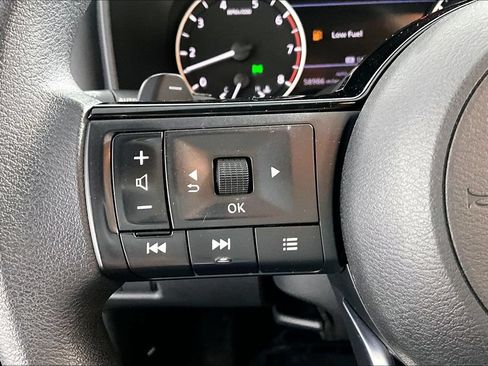 Used 2023 Nissan Rogue SV AWD/4WD image 18