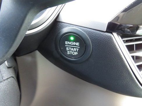 Certified 2021 Ford Escape SE image 18