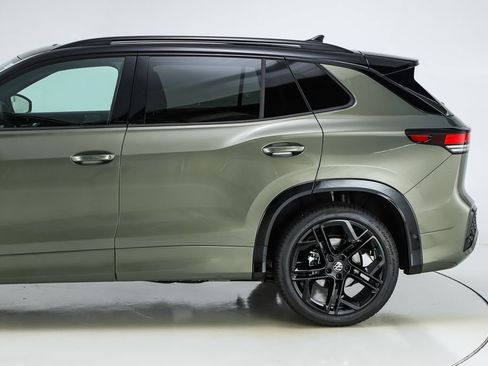 New 2026 Volkswagen Tiguan SE R-Line FWD image 43