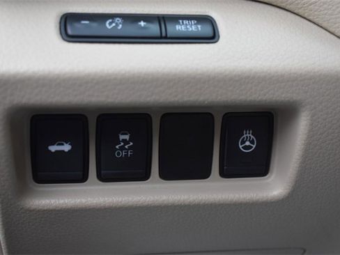 Used 2017 Nissan Altima 2.5 SL w/ Moonroof Package image 23