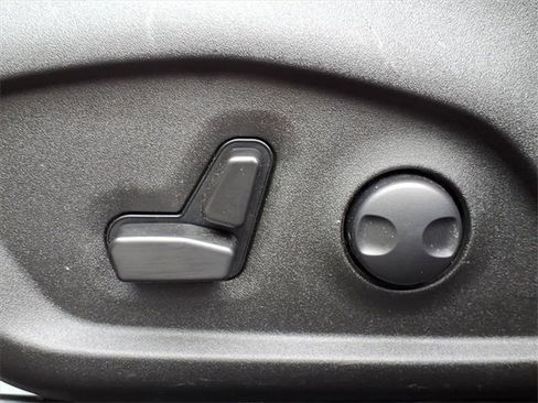 Certified 2023 Jeep Renegade Latitude w/ Premium Group image 28