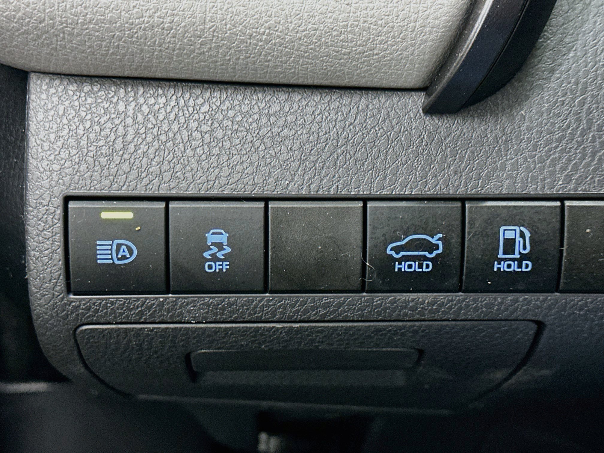 Used 2019 Toyota Camry SE w/ Carpet Mat Package FWD image 17