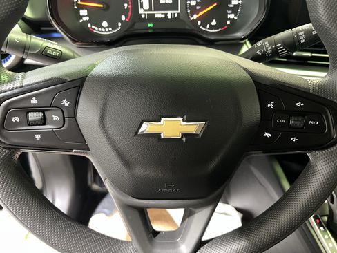 Used 2025 Chevrolet Trax LS w/ LS Convenience Package FWD image 22