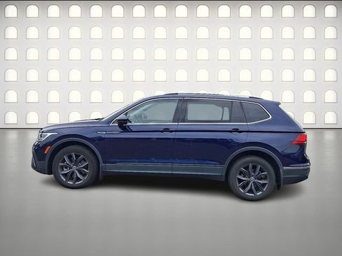 Used 2022 Volkswagen Tiguan SE w/ Panoramic Sunroof Package AWD/4WD image 4