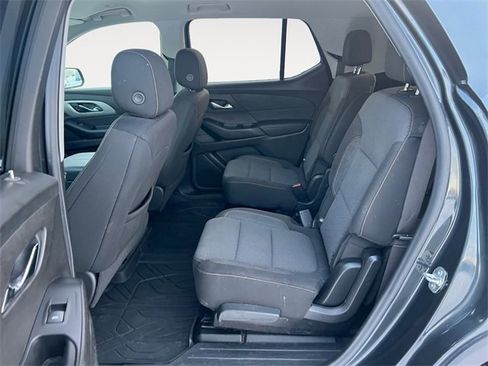 Used 2021 Chevrolet Traverse LT image 13