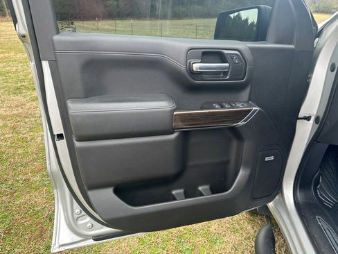 Used 2020 Chevrolet Silverado 1500 LT Trail Boss image 11