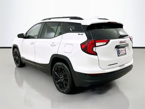 Used 2023 GMC Terrain SLE w/ Driver Convenience Package image 5
