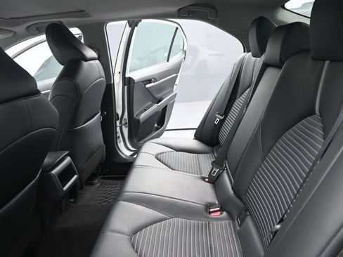 Used 2023 Toyota Camry SE image 14