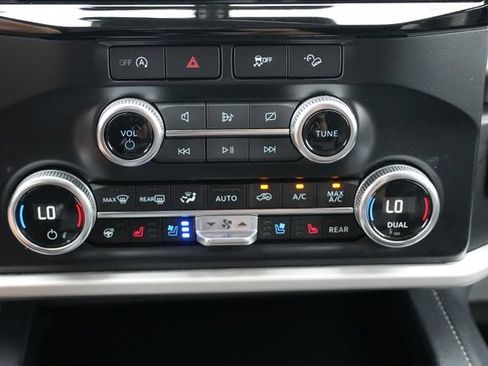 Used 2024 Ford Expedition XLT AWD/4WD image 34
