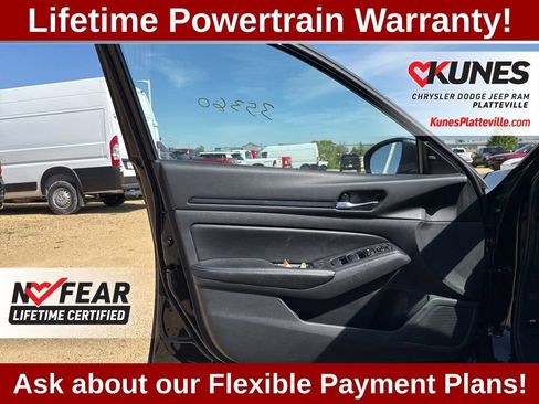 Used 2025 Nissan Altima 2.5 SV FWD image 12