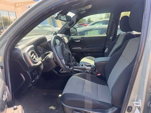 Used 2022 Toyota Tacoma TRD Off-Road w/ Technology Package AWD/4WD image 7