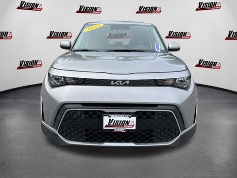 Used 2023 Kia Soul LX FWD image 2