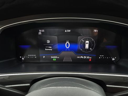 Used 2024 Volkswagen Tiguan SE image 2