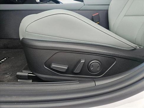 New 2025 Hyundai Elantra Limited image 4