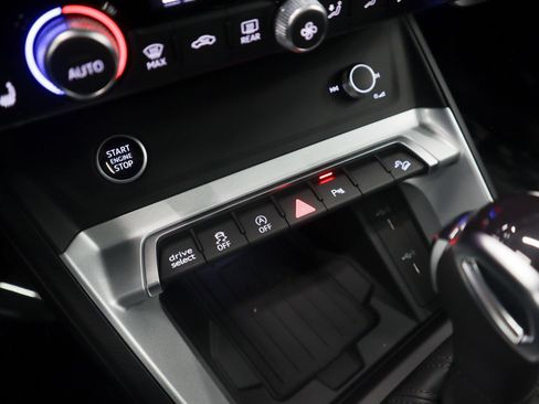 New 2025 Audi Q3 2.0T Premium image 21