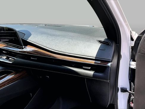 Used 2021 Cadillac Escalade Premium Luxury RWD image 19