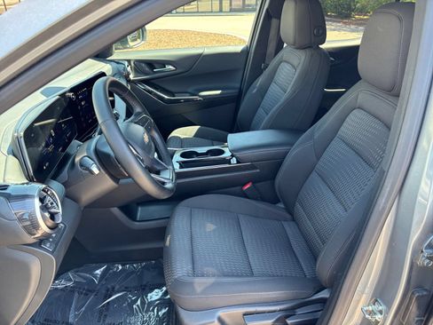 Used 2025 Chevrolet Equinox LT FWD image 32