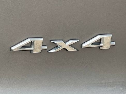 Used 2020 Jeep Cherokee Latitude w/ Cold Weather Group AWD/4WD image 2