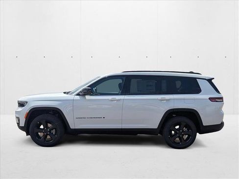 New 2025 Jeep Grand Cherokee L Limited w/ Black Appearance Package image 5