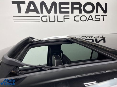 Used 2023 GMC Yukon XL SLT w/ SLT Premium Package image 18