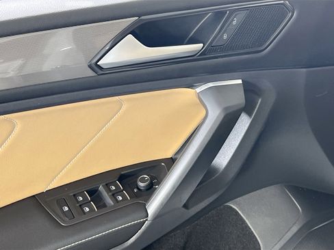 Used 2023 Volkswagen Tiguan SE AWD/4WD image 17